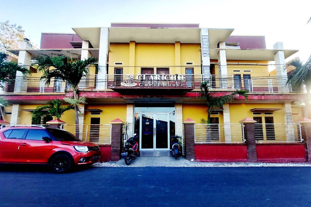 Spot On 3605 Clarichie Guest House Kupang  Eksteriør billede