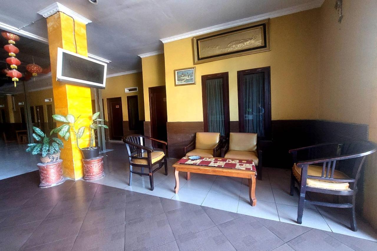 Spot On 3605 Clarichie Guest House Kupang  Eksteriør billede
