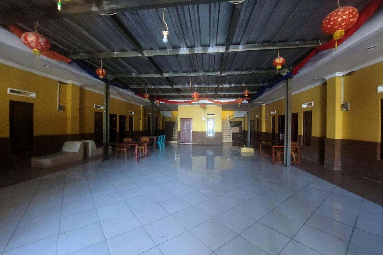 Spot On 3605 Clarichie Guest House Kupang  Eksteriør billede