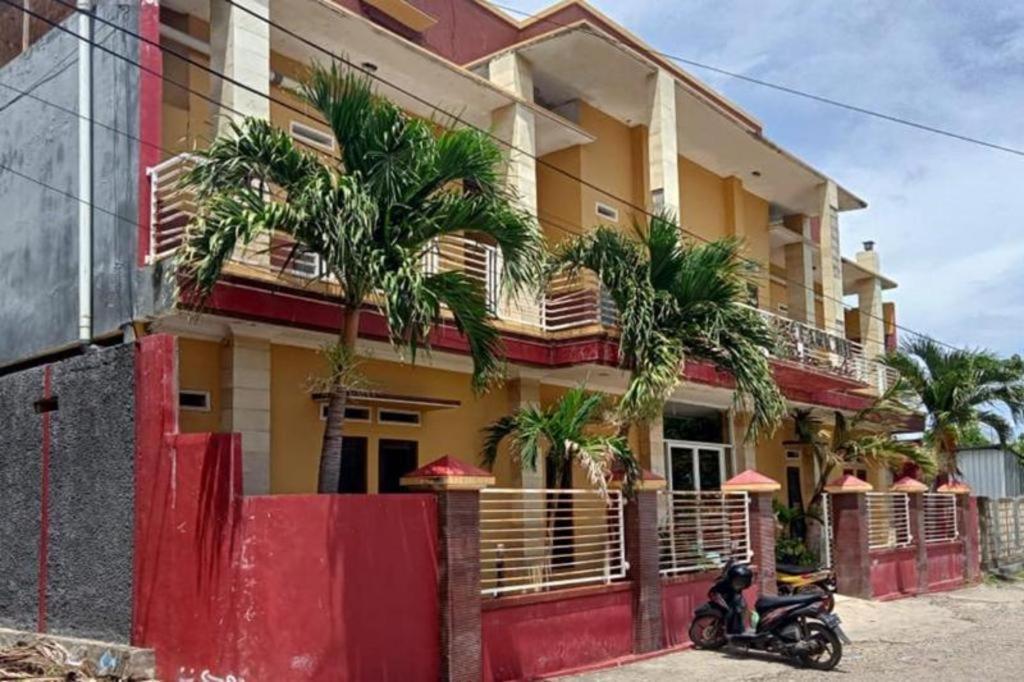 Spot On 3605 Clarichie Guest House Kupang  Eksteriør billede