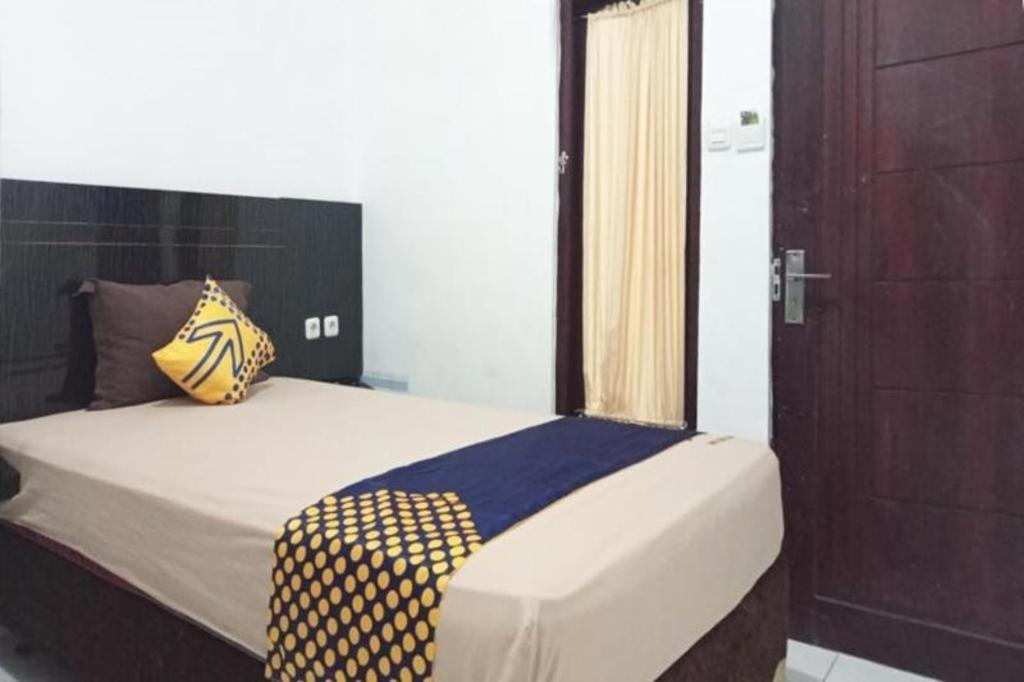 Spot On 3605 Clarichie Guest House Kupang  Eksteriør billede