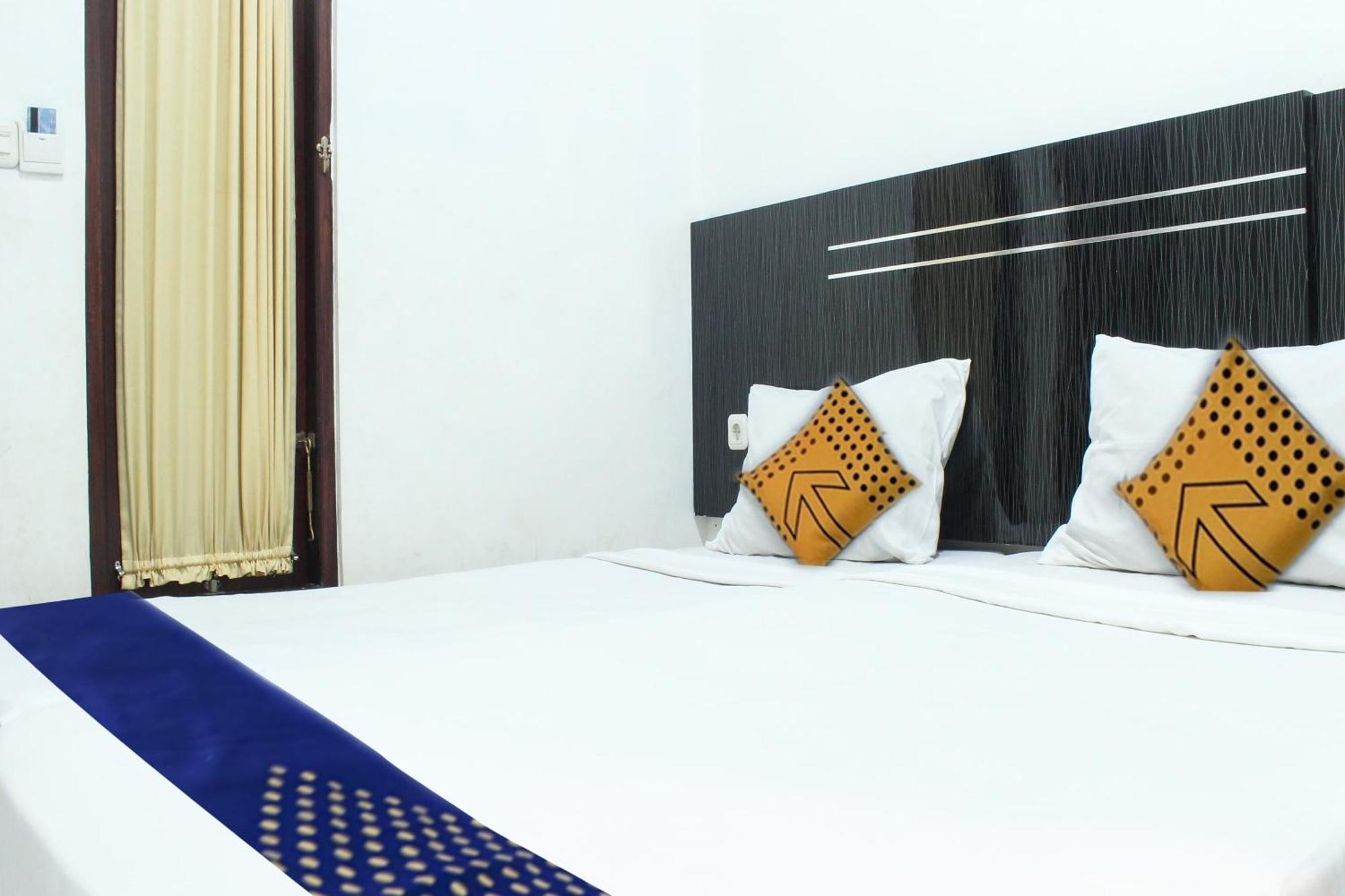 Spot On 3605 Clarichie Guest House Kupang  Eksteriør billede
